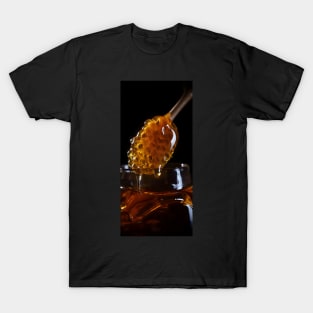 Delicious seduction: macro shot of fresh honey T-Shirt